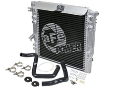 مبرد شريطي ولوح من سلسلة BladeRunner GT من aFe مع خراطيم سوداء لسيارة Jeep Wrangler (JK) V6 سعة 3.6 لتر موديلات 2012-2018