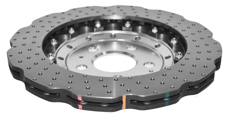 DBA 13-16 Audi RS5 (مع أقراص حديدية ذات حافة مسننة) دوار مموج مثقوب من سلسلة 5000 مع غطاء فضي